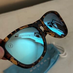 Blenders Women’s L Series Sunglasses in Jungle Rain. Gently Used Condition